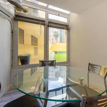 2 Bedroom Beautiful Apartment In Benidorm Apartman *